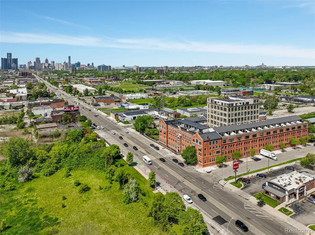 6533 E Jefferson Detroit City MI 48207