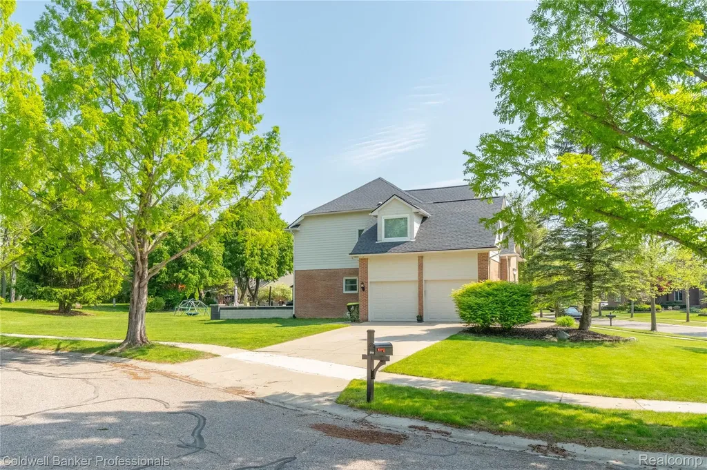22139 Barclay Drive Novi City MI 48374