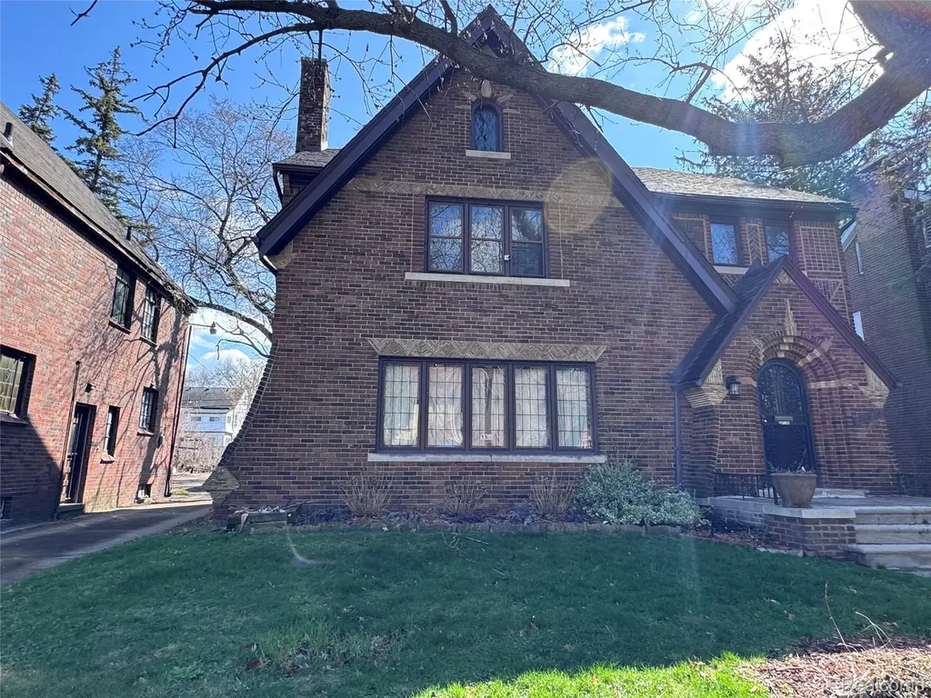 16814 Parkside Street Detroit City MI 48221