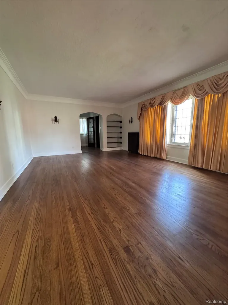 16814 Parkside Street Detroit City MI 48221