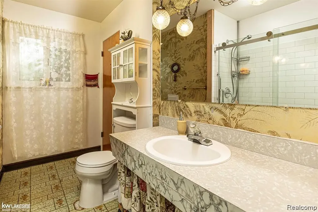 25810 Virginia Drive Warren City MI 48091