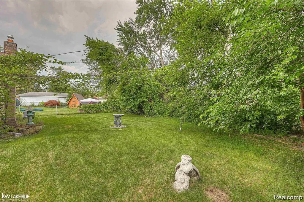 25810 Virginia Drive Warren City MI 48091