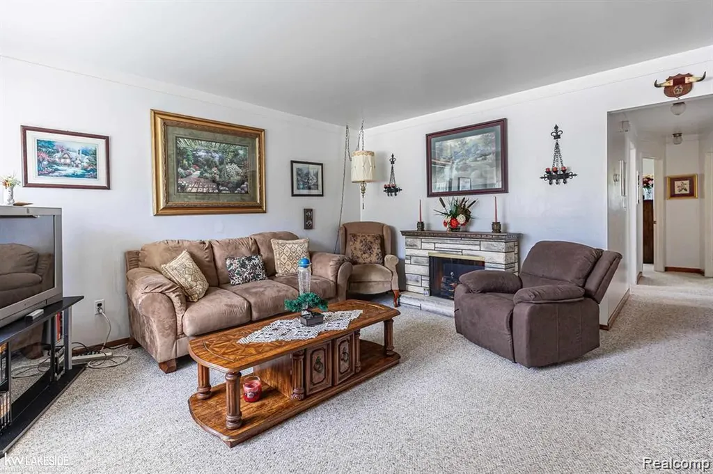 25810 Virginia Drive Warren City MI 48091