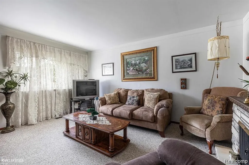 25810 Virginia Drive Warren City MI 48091