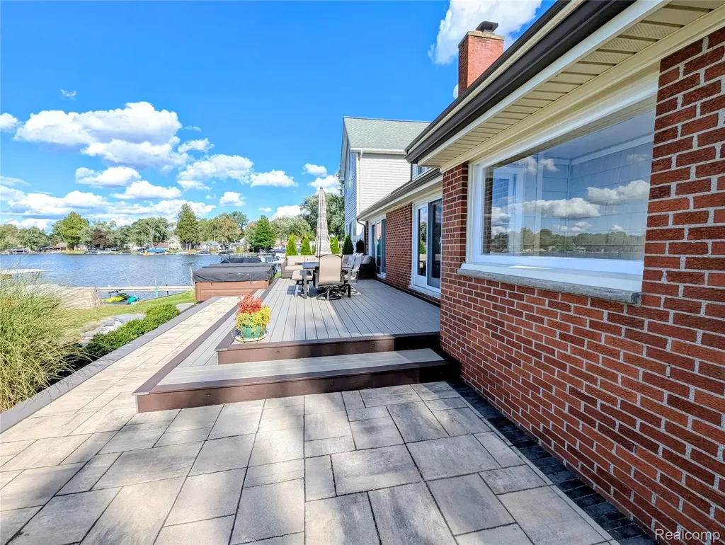 2525 Davista Drive Highland Charter Township MI 48356
