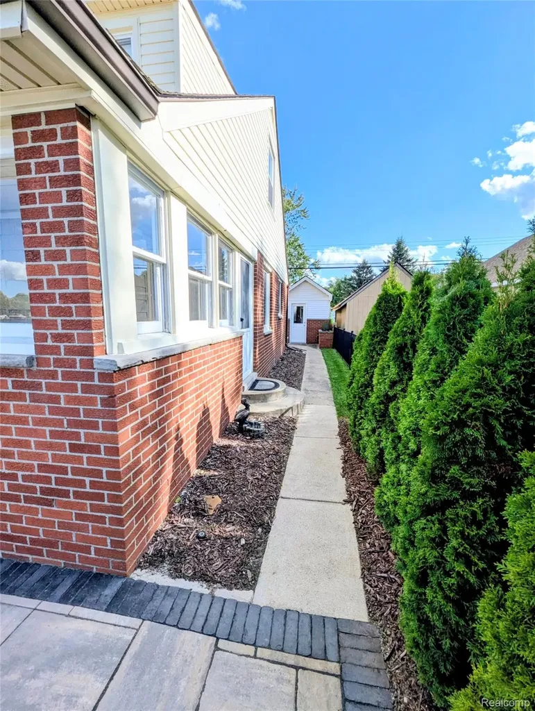2525 Davista Drive Highland Charter Township MI 48356