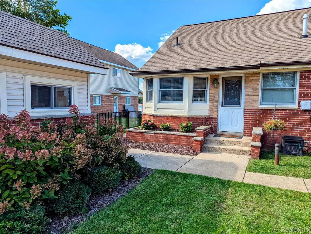 2525 Davista Drive Highland Charter Township MI 48356