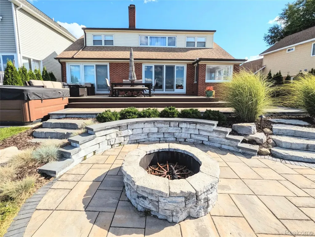 2525 Davista Drive Highland Charter Township MI 48356