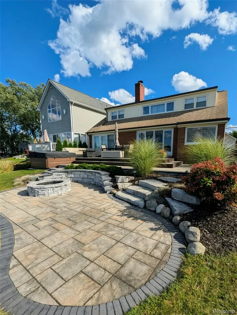 2525 Davista Drive Highland Charter Township MI 48356