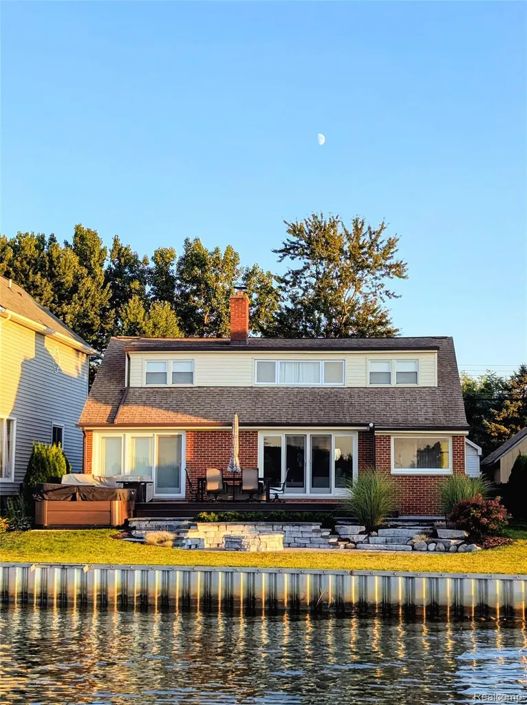 2525 Davista Drive Highland Charter Township MI 48356