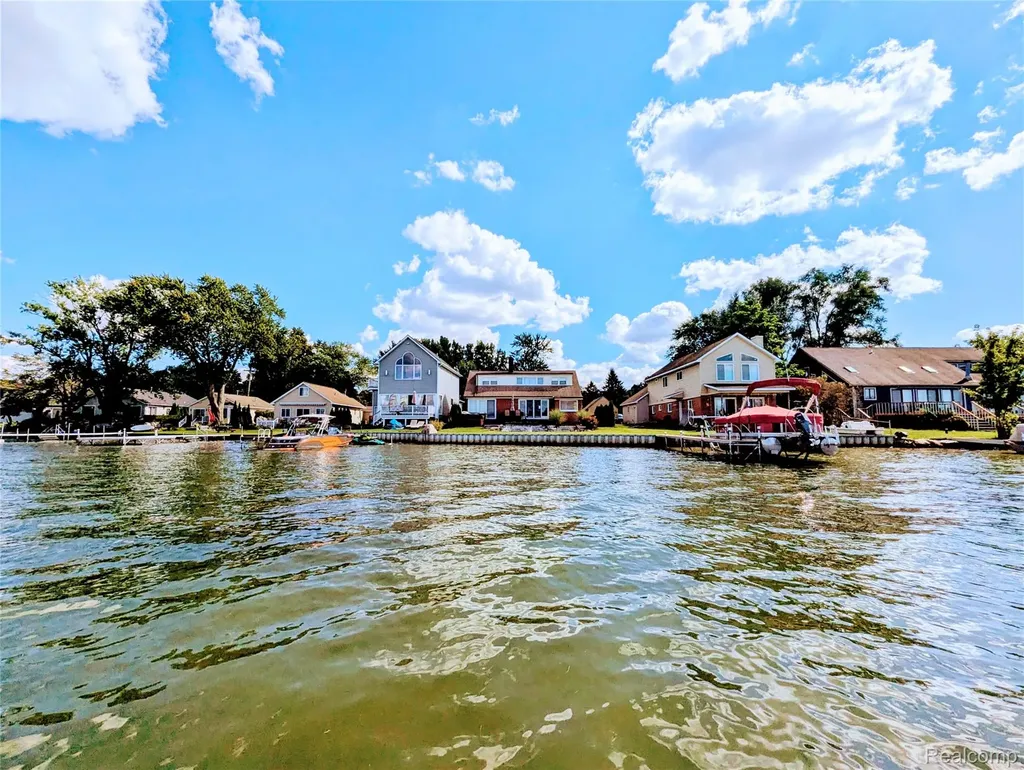 2525 Davista Drive Highland Charter Township MI 48356