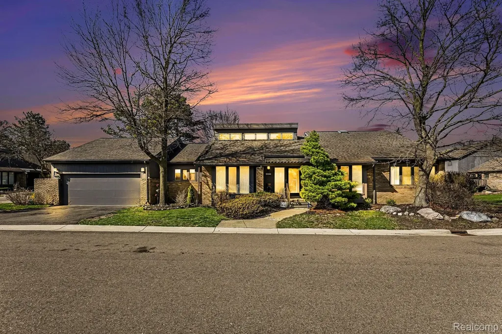 5950 Pinetree Drive West Bloomfield Charter Township MI 48322