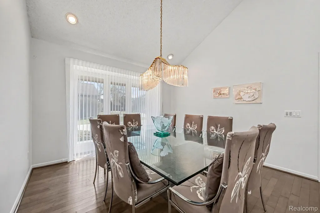 5950 Pinetree Drive West Bloomfield Charter Township MI 48322