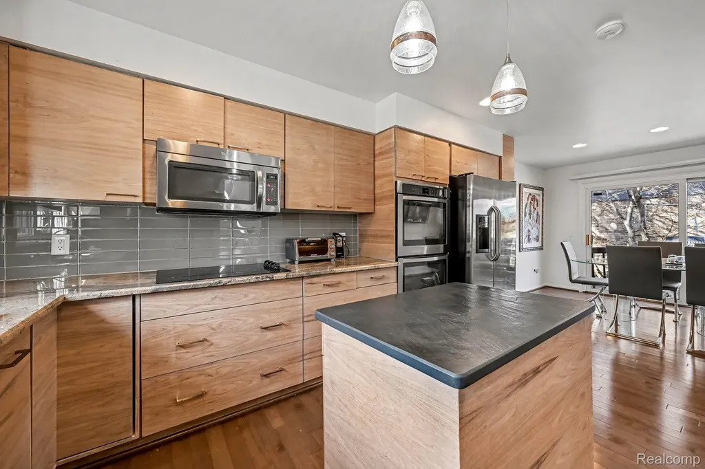 5950 Pinetree Drive West Bloomfield Charter Township MI 48322