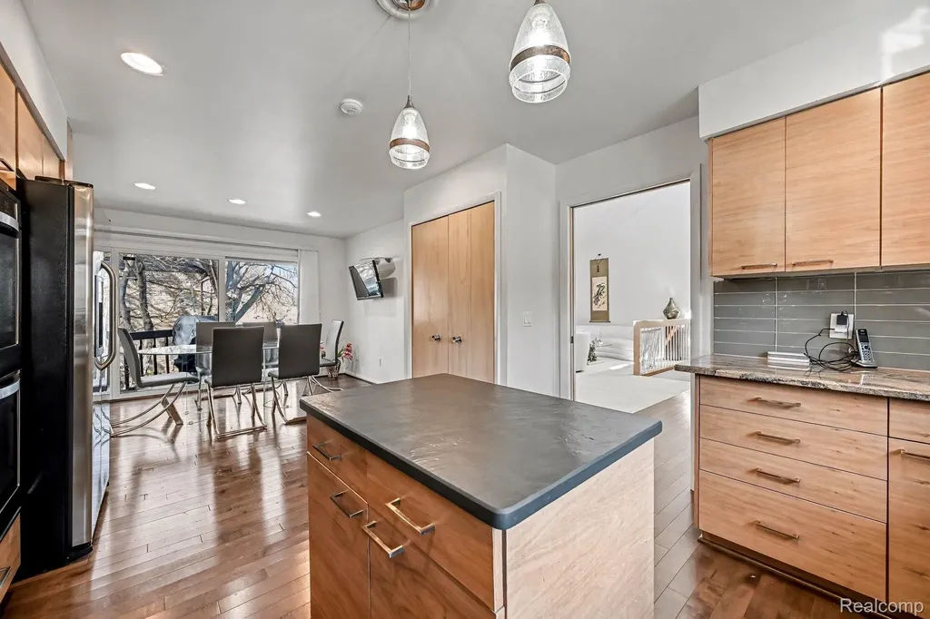 5950 Pinetree Drive West Bloomfield Charter Township MI 48322