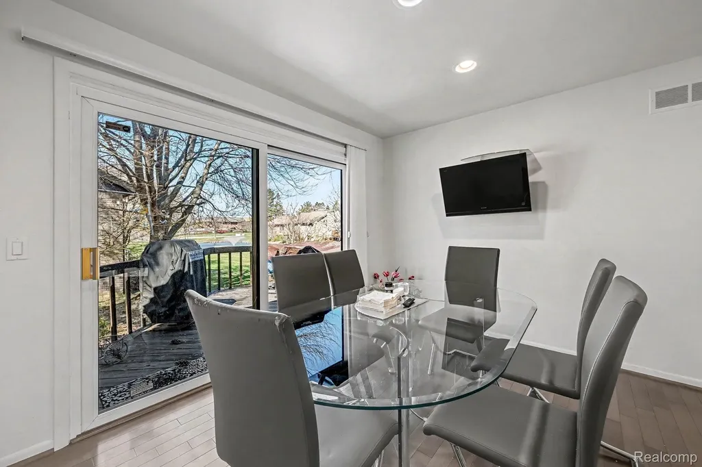 5950 Pinetree Drive West Bloomfield Charter Township MI 48322