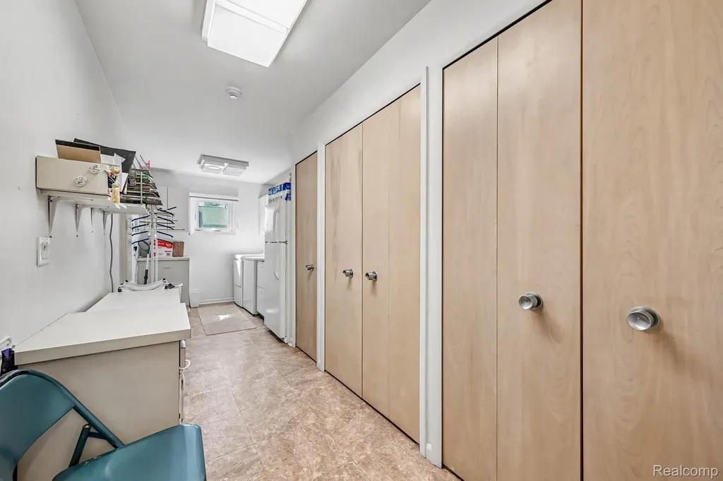 5950 Pinetree Drive West Bloomfield Charter Township MI 48322