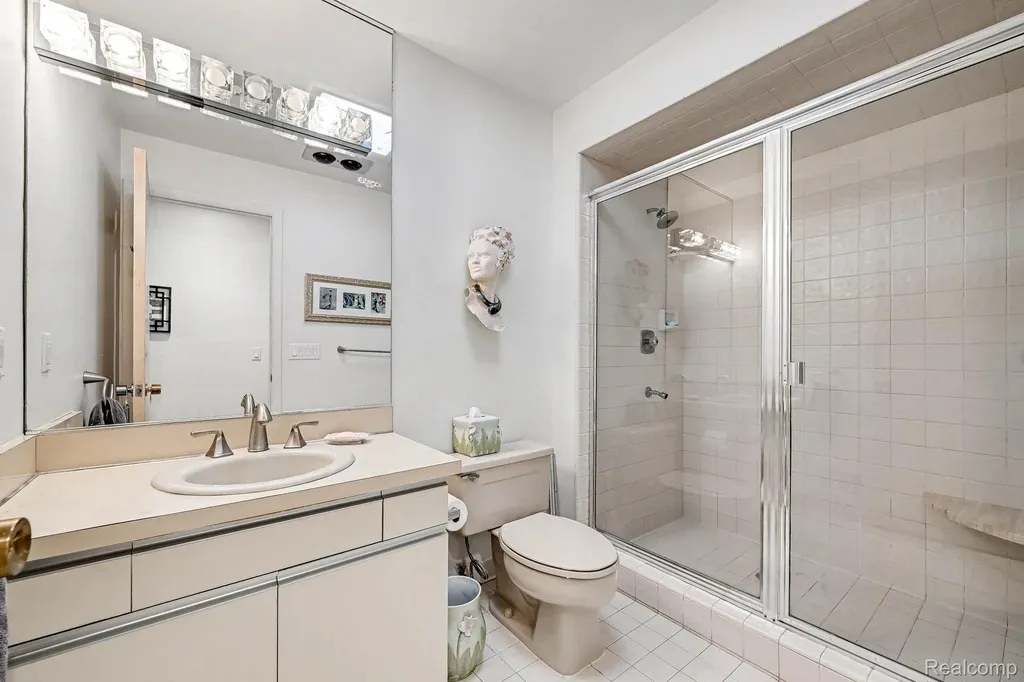 5950 Pinetree Drive West Bloomfield Charter Township MI 48322