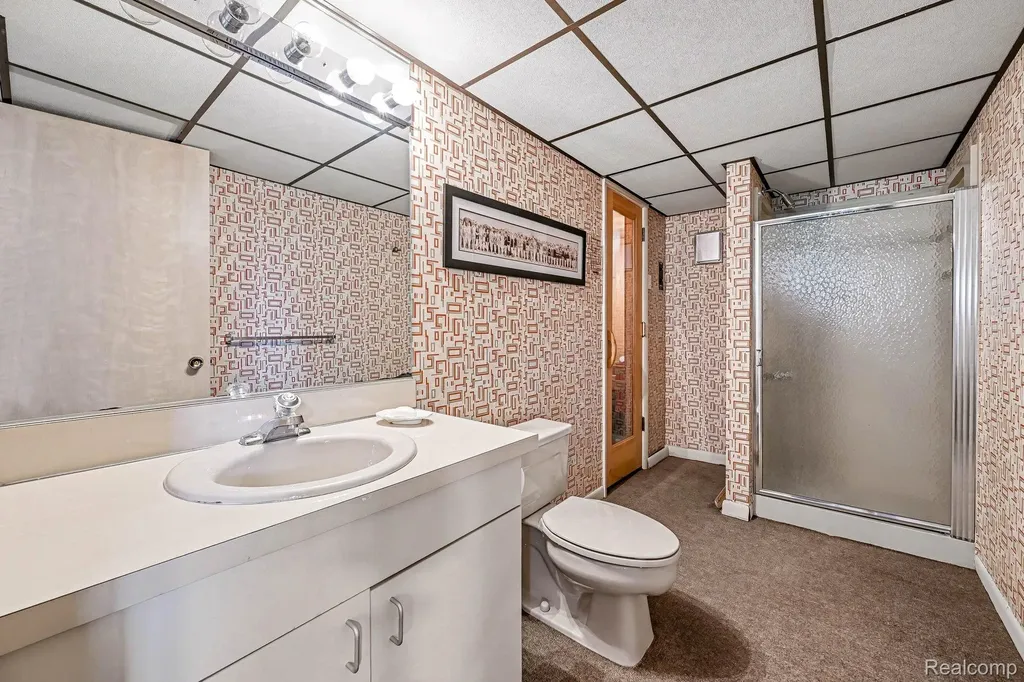 5950 Pinetree Drive West Bloomfield Charter Township MI 48322