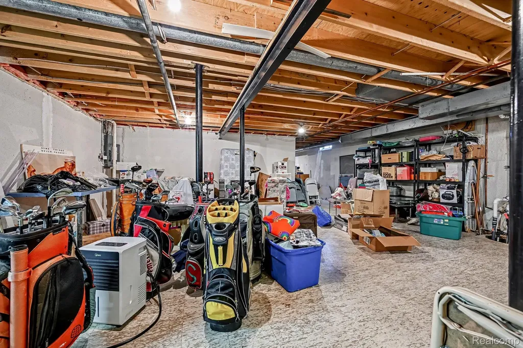5950 Pinetree Drive West Bloomfield Charter Township MI 48322