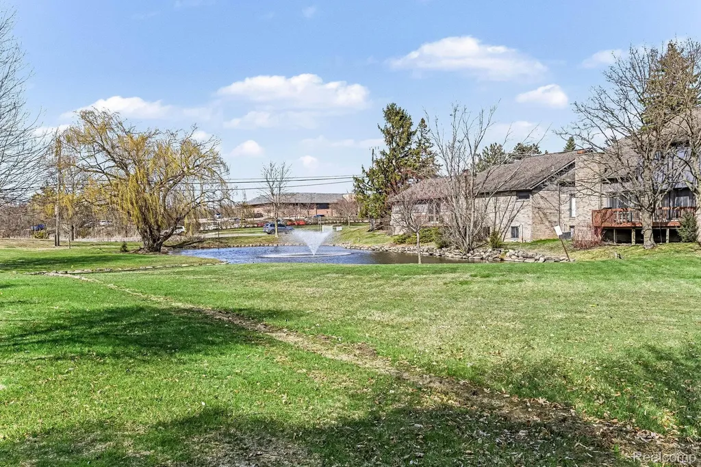 5950 Pinetree Drive West Bloomfield Charter Township MI 48322