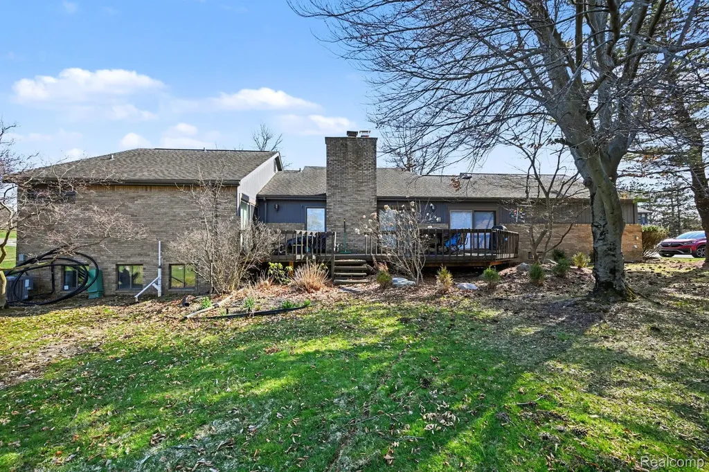 5950 Pinetree Drive West Bloomfield Charter Township MI 48322