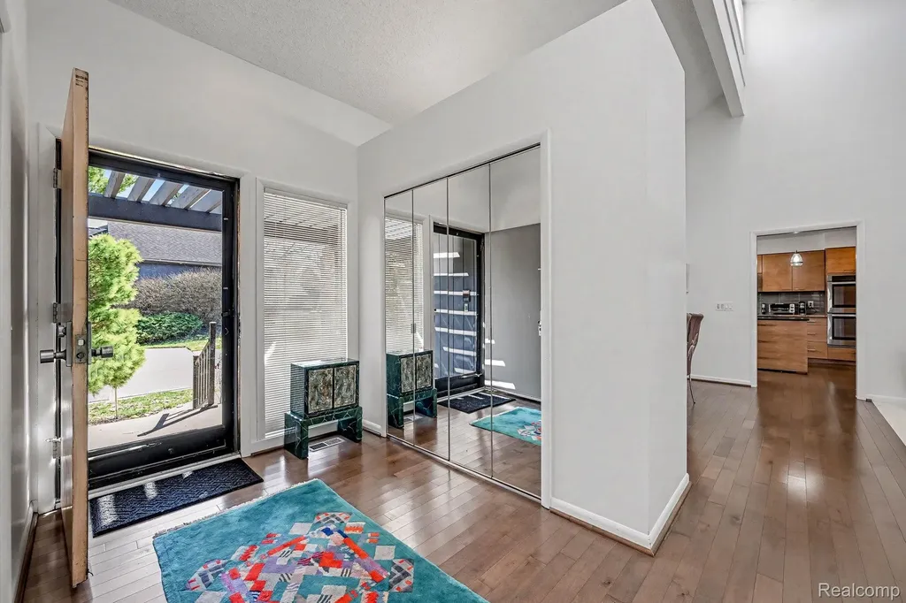 5950 Pinetree Drive West Bloomfield Charter Township MI 48322