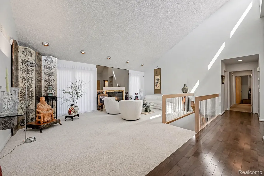 5950 Pinetree Drive West Bloomfield Charter Township MI 48322