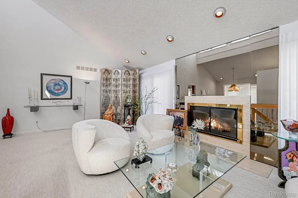5950 Pinetree Drive West Bloomfield Charter Township MI 48322