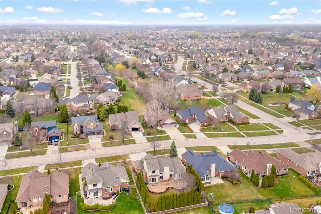21266 Summerfield Drive Macomb Township MI 48044