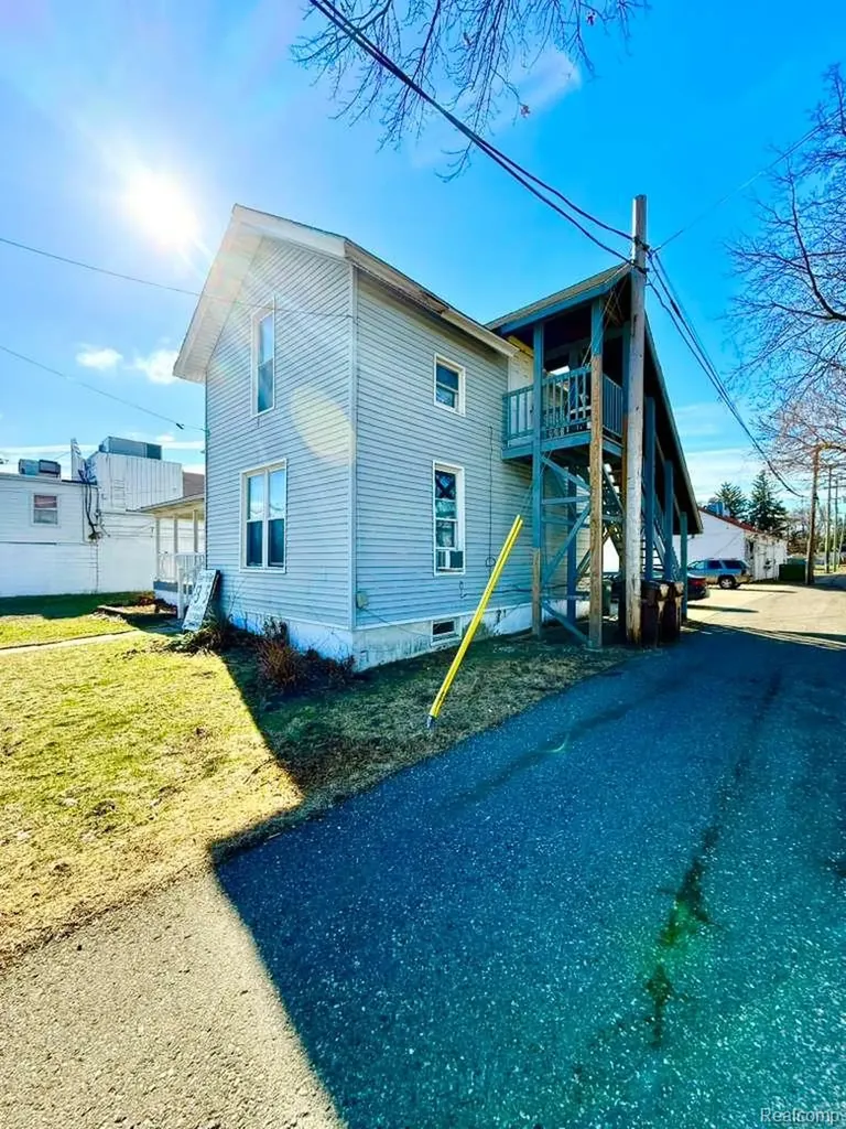 35449 Clinton Street Wayne City MI 48184