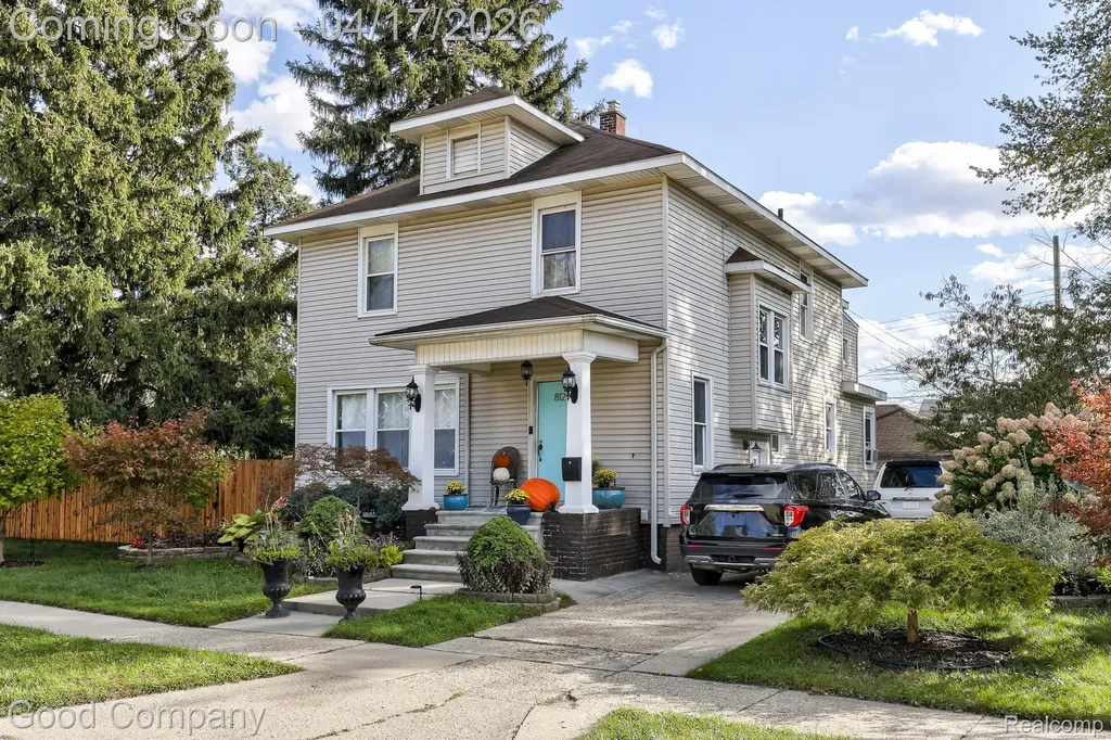 812 E George Avenue Hazel Park City MI 48030