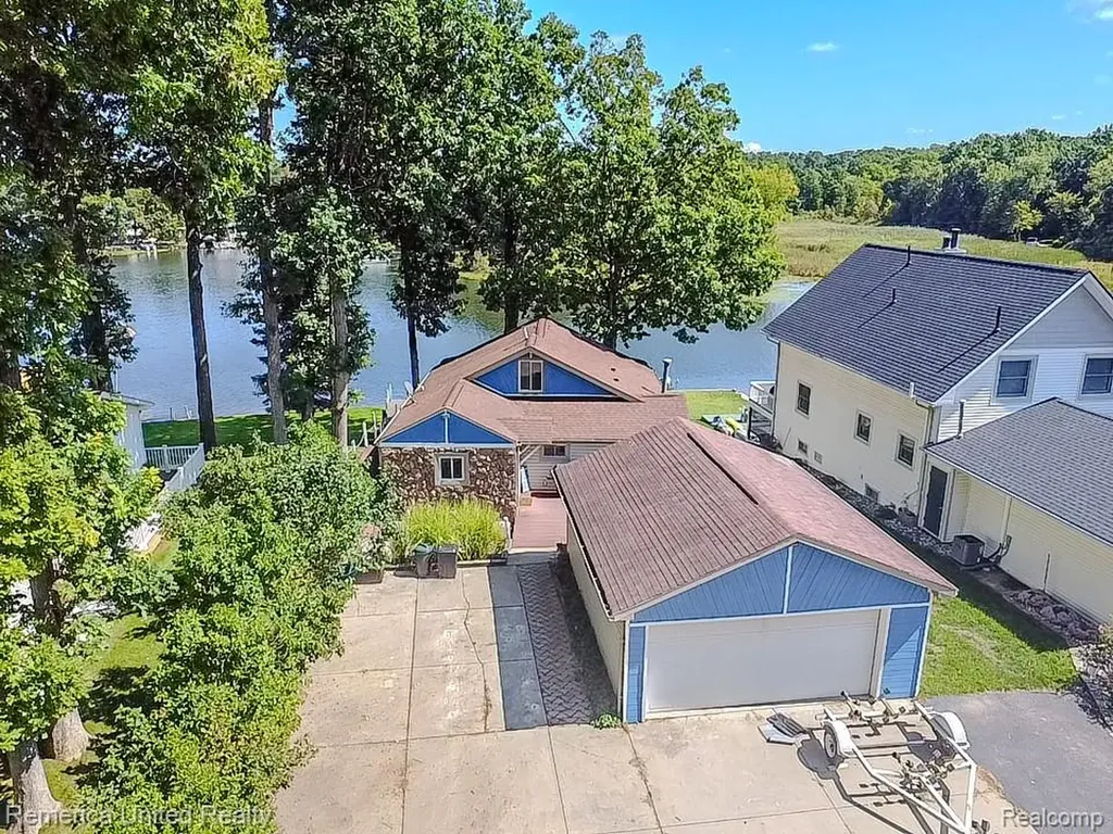 16431 Oak Hill Drive Argentine Township MI 48430