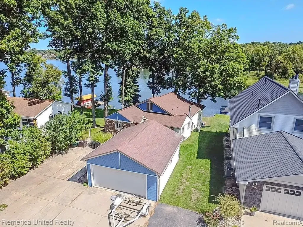 16431 Oak Hill Drive Argentine Township MI 48430