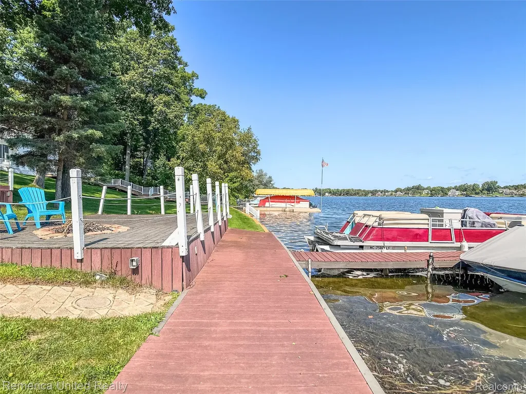 16431 Oak Hill Drive Argentine Township MI 48430
