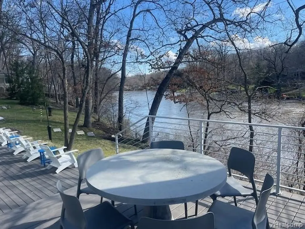 2510 Thornapple River Drive SE Cascade Charter Township MI 49546