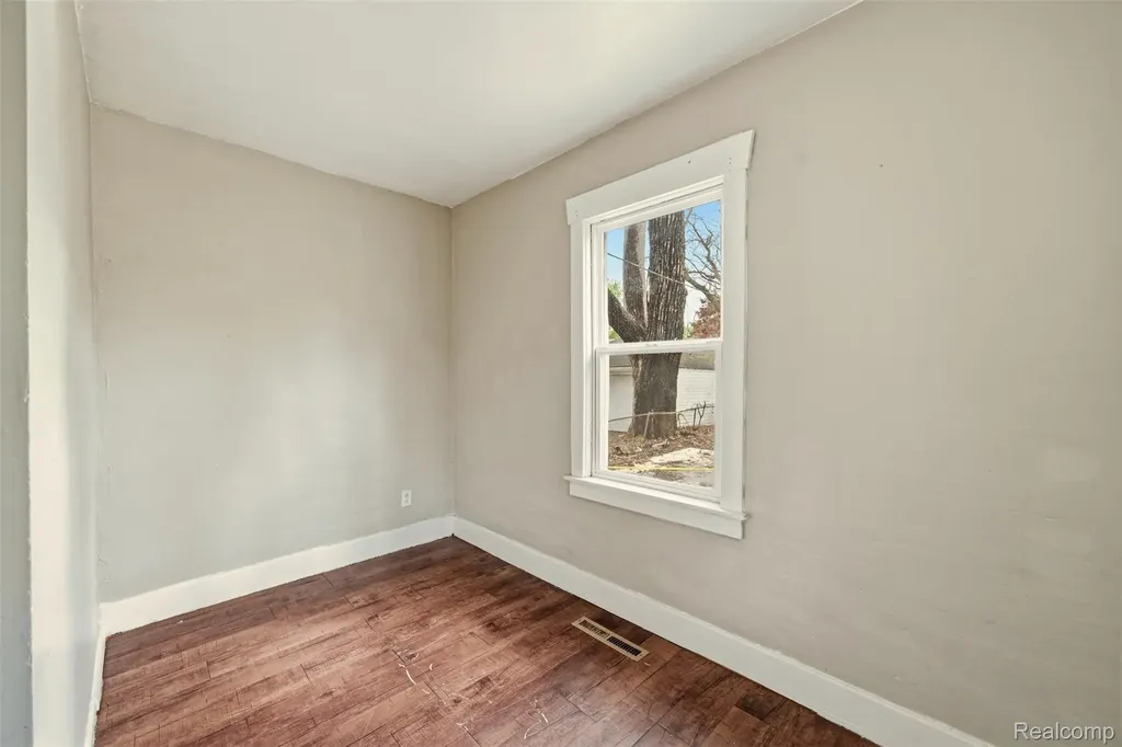 20426 Salem Street Detroit City MI 48219