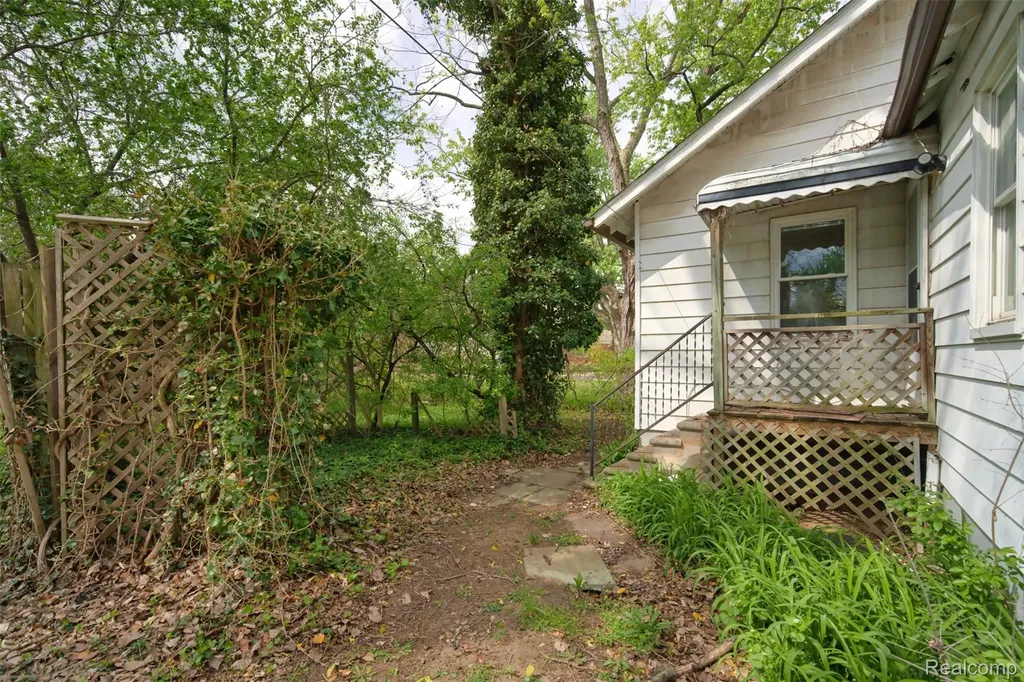 20426 Salem Street Detroit City MI 48219