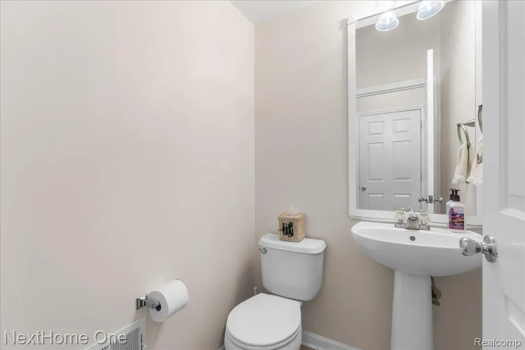 560 Dockside Circle Holly Township MI 48442
