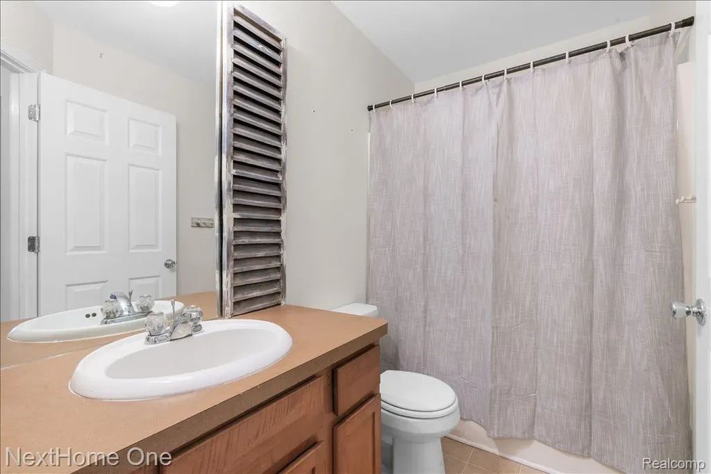 560 Dockside Circle Holly Township MI 48442