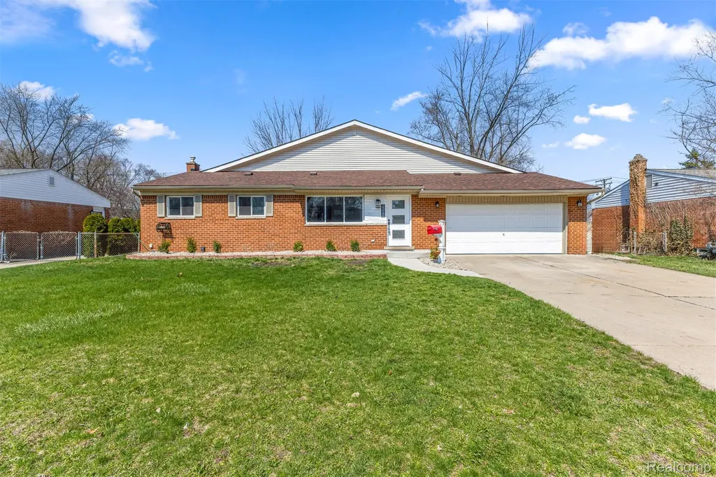 29940 Bock Street Garden City City MI 48135