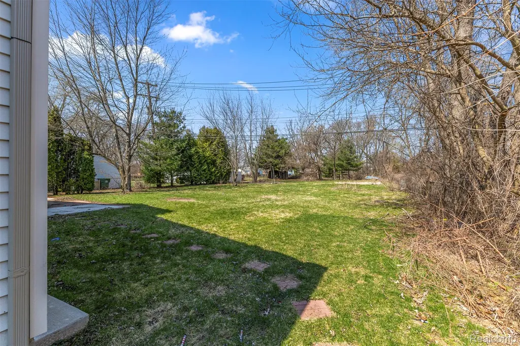 29940 Bock Street Garden City City MI 48135