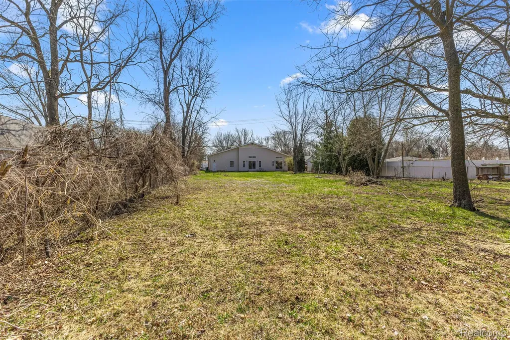 29940 Bock Street Garden City City MI 48135