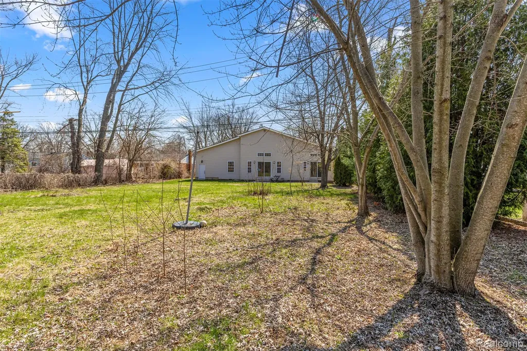 29940 Bock Street Garden City City MI 48135