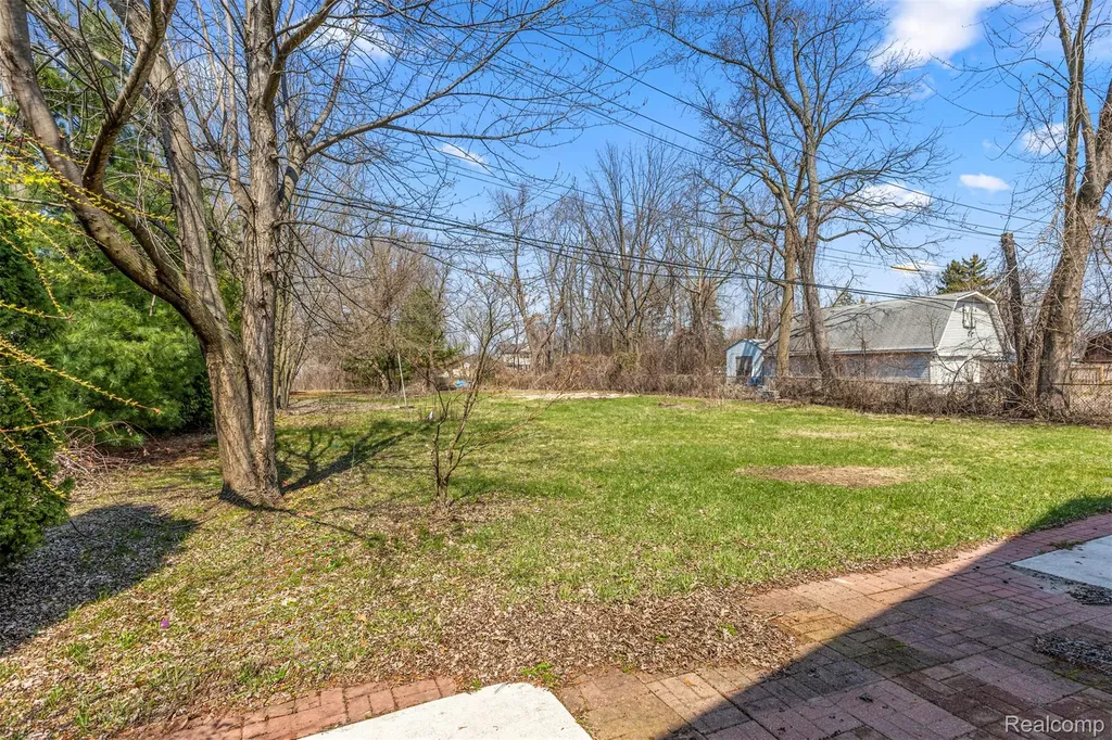 29940 Bock Street Garden City City MI 48135