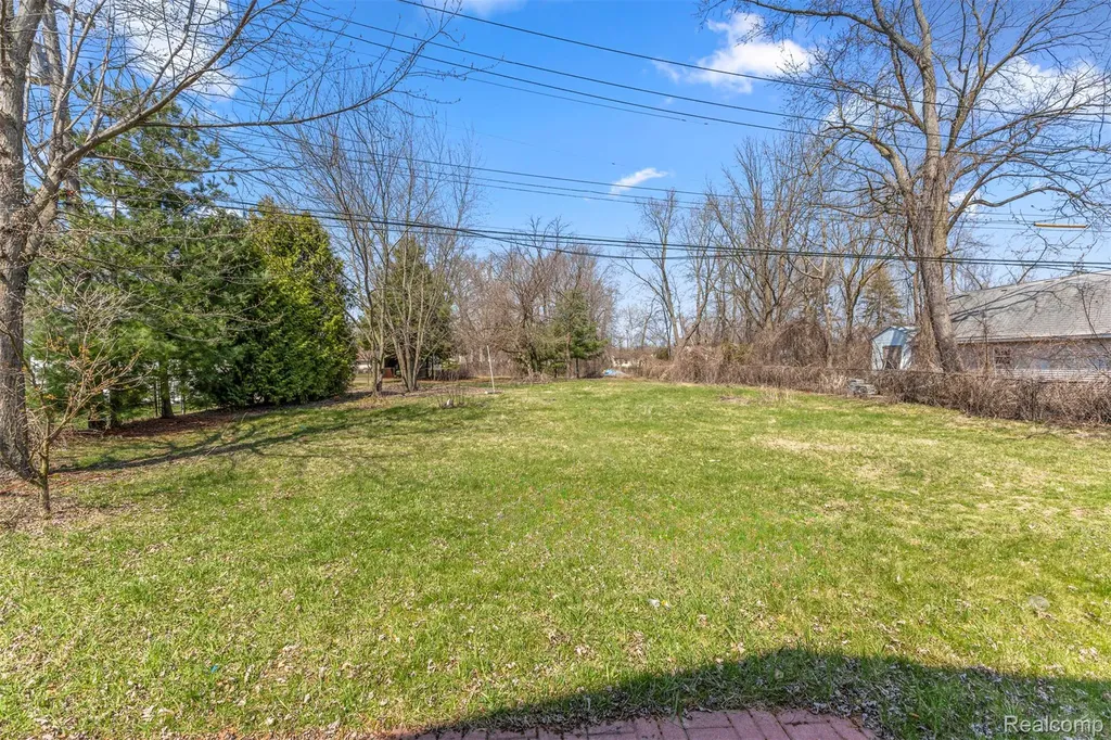 29940 Bock Street Garden City City MI 48135