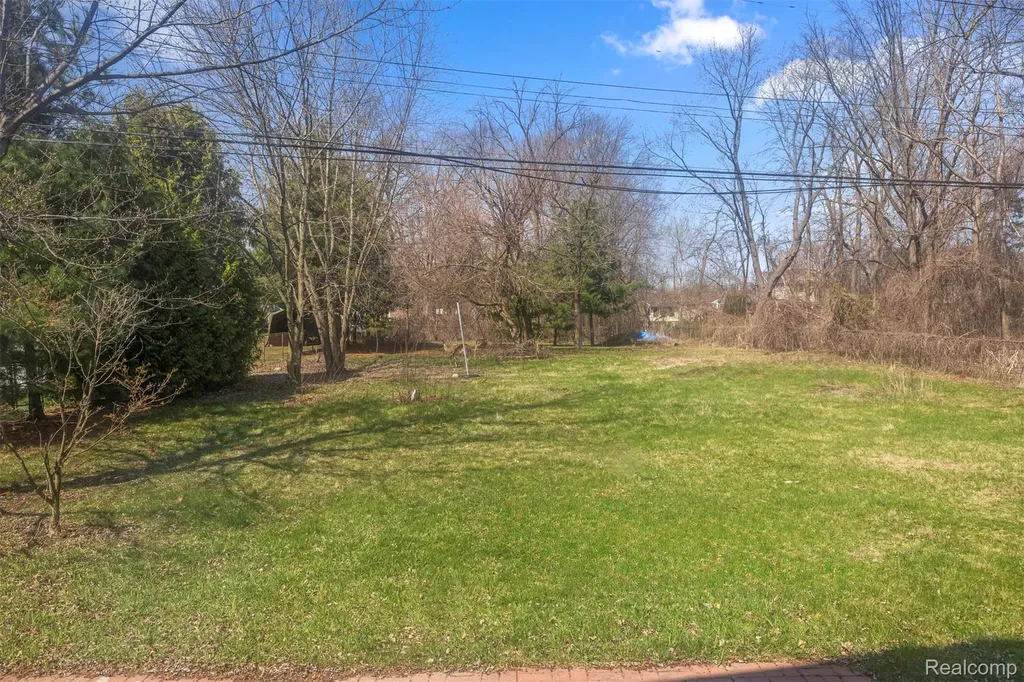 29940 Bock Street Garden City City MI 48135