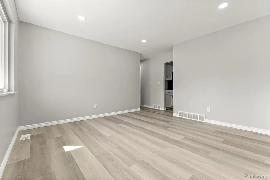 29940 Bock Street Garden City City MI 48135