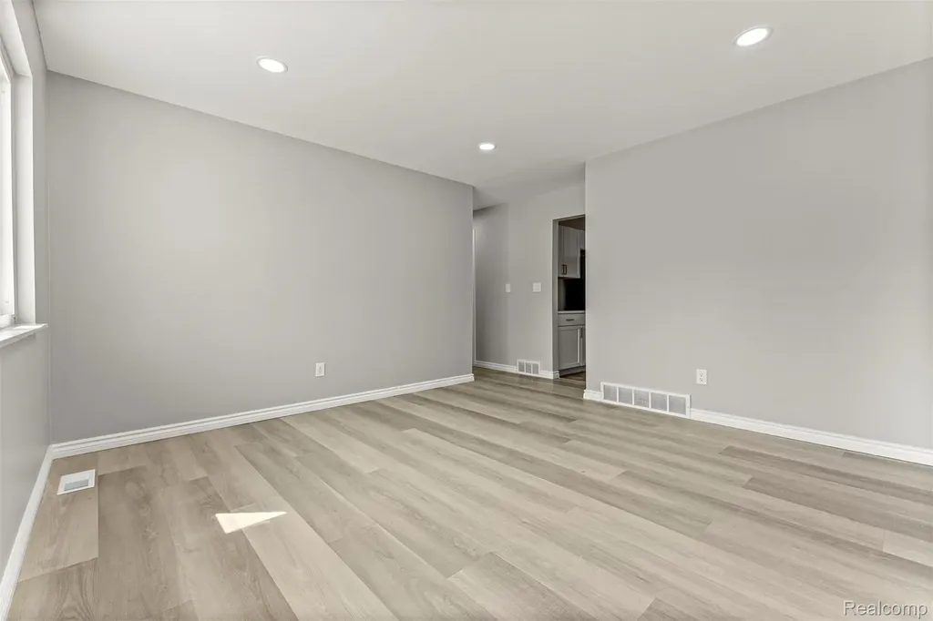 29940 Bock Street Garden City City MI 48135