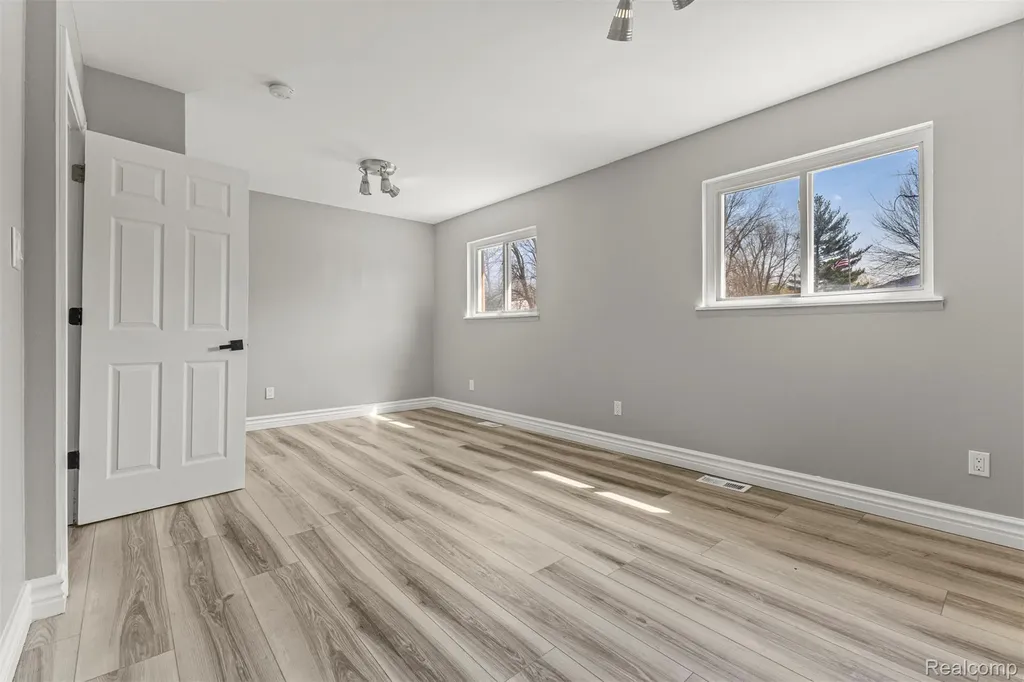 29940 Bock Street Garden City City MI 48135